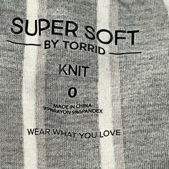 Torrid sz 0 (12) Black ,Brown, and White Capri length romper VGUC - Picture 6 of 7